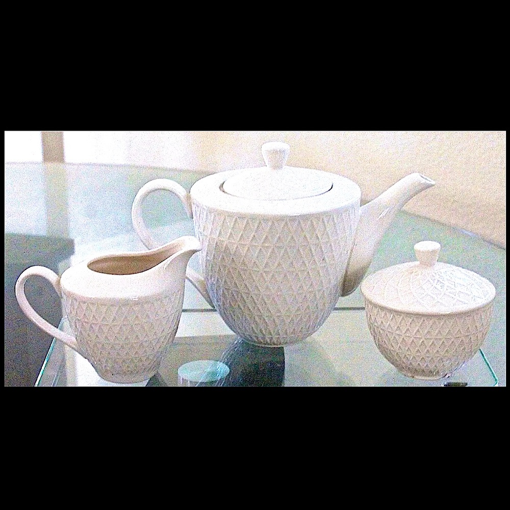 GRACES TEAWARE TEAPOT CREAMER SUGAR SET PORCELAIN